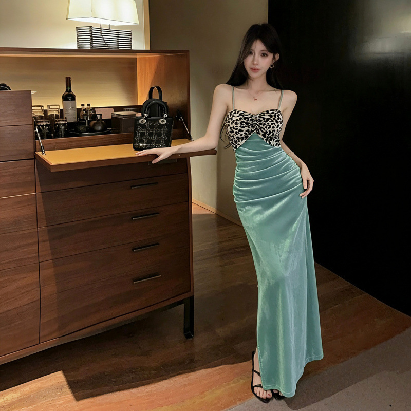 Autumn new design leopard print patchwork long dress for women, slim fit, pleated, tummy-concealing, velvet suspender dress Autumn new design leopard print patchwork long dress for women, slim fit, pleated, tummy-concealing, velvet suspender dress