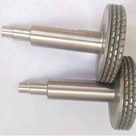 缝中设备;服装机械设备;缝前设备