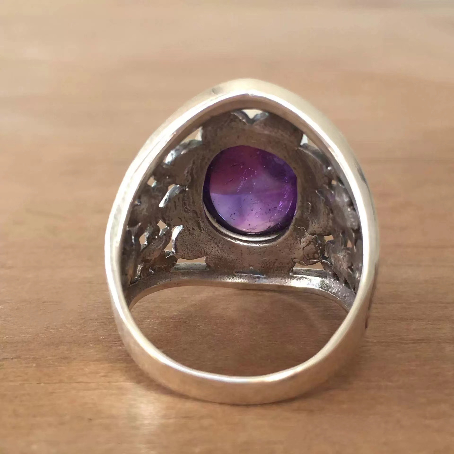 anello ametista retrò con fiore in metallo argento antico Nepal da uomo e da donna_voghion.com