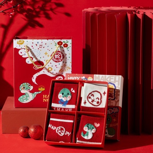 Medias de algodón rojo para parejas de hombres y mujeres, regalo de Año Nuevo, dibujos animados lindos 2025, medias rojas del año de la serpiente image 3