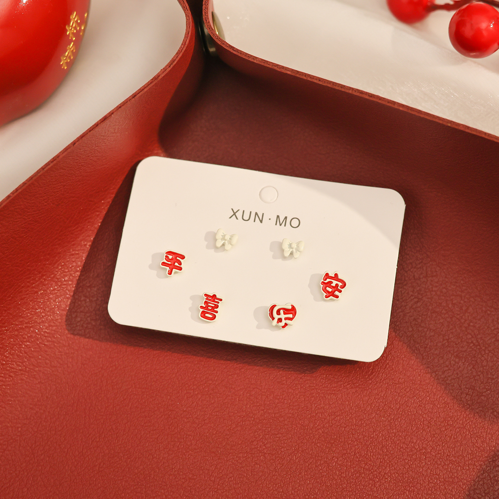 Juego de pendientes de aguja plateados, sencillos y compactos para mujer, pendientes geométricos en forma de corazón, bonitos, dulces y versátiles, venta al por mayor para puestos de mercado