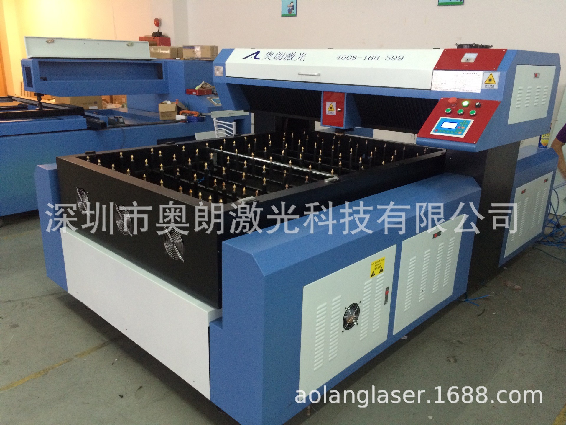 600瓦激光切割机、激光刀模机