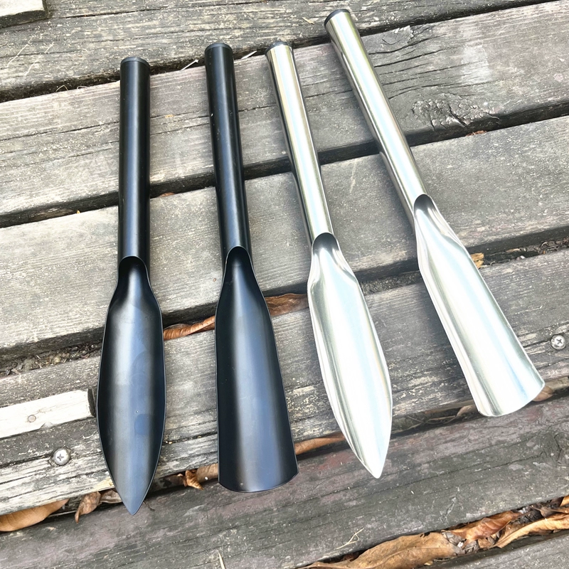 Маленькая лопата для копания почвы