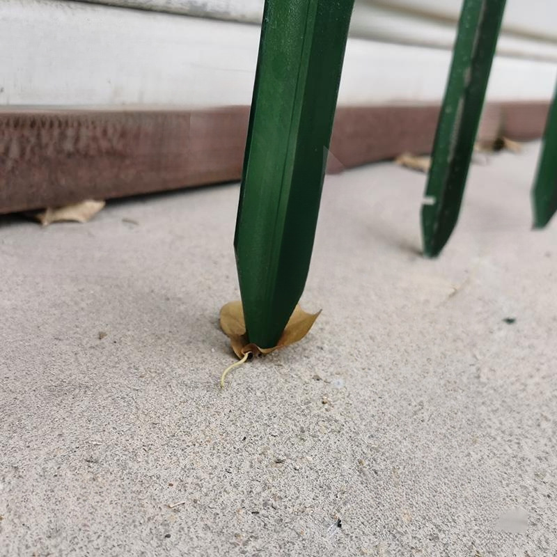 post de valla estiramiento red de valla post de alambre de púas red de hierro triangular huerto de hierro valla de protección soporte de corral de ovejas de punta Yang Mi