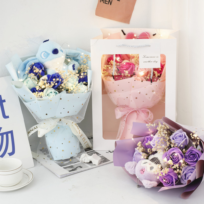 Día de la Madre Strawberry Bear Doll Muñeca Simulación Ramo de jabón de rosa Día de San Valentín Regalo de cumpleaños para novias y novias