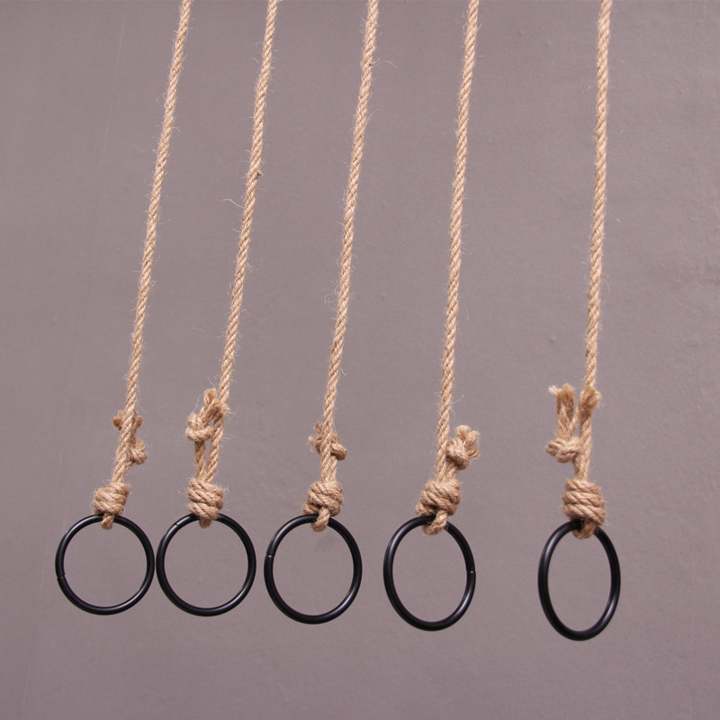 Retro hemp rope hanging clothes rack for clothing stores, ceiling-mounted clothing display rack, women's clothing hanging rack.