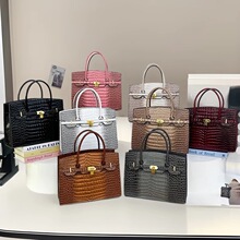 �p���|��ʯ�^�y�����2025�¿�ͨ�ڰ����e�ٴ����ذ�������Ů��