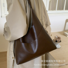 大容量托特包包女式2025新款通勤女包高级感复古单肩包斜挎水桶包