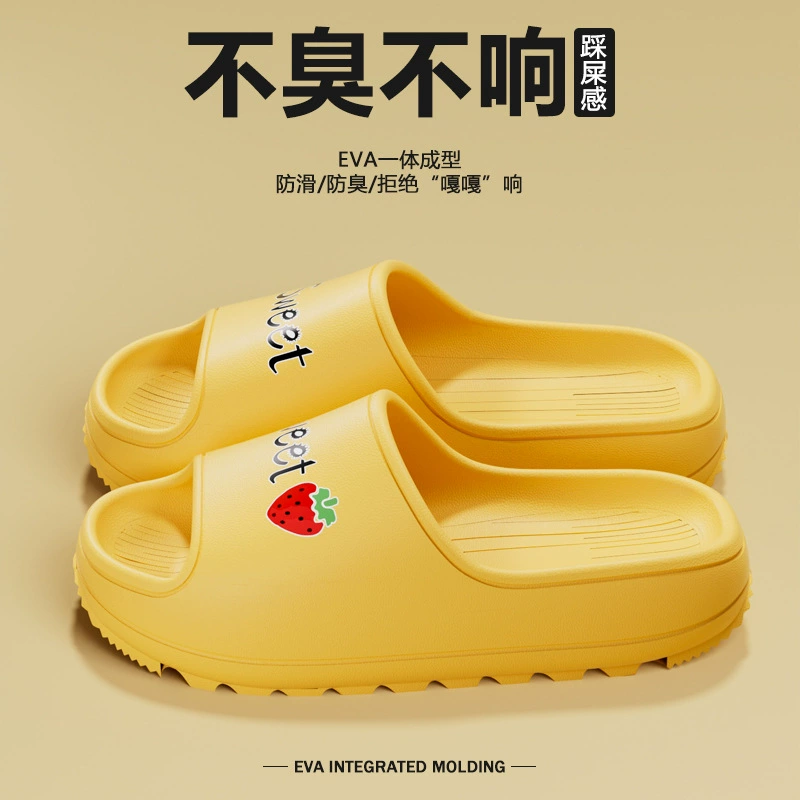 Толстая подошва тапочек фекалии женщины носят холодные тапочки летом и снаружи