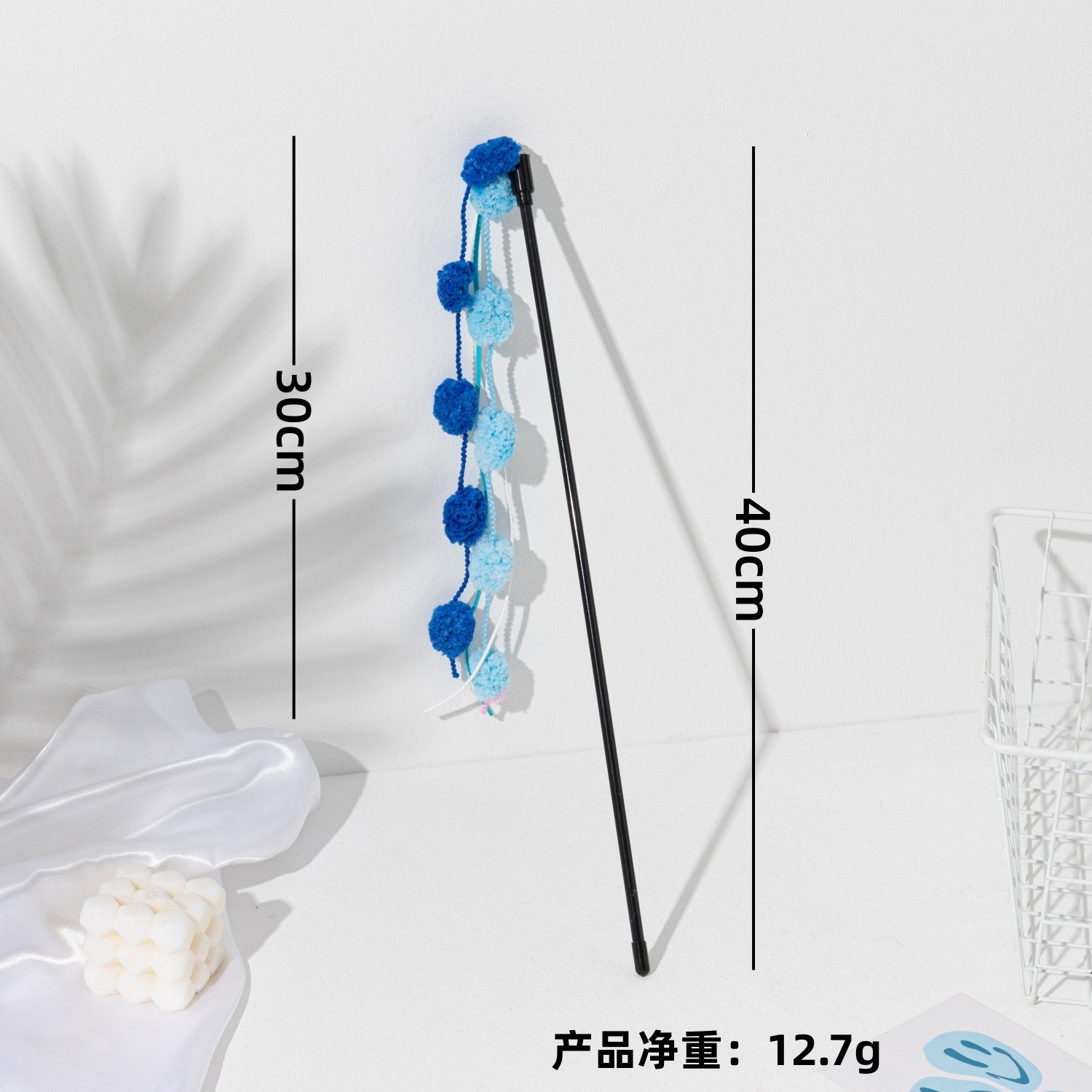 파란색 혼합 색상 모피 공 고양이 놀리는 스틱