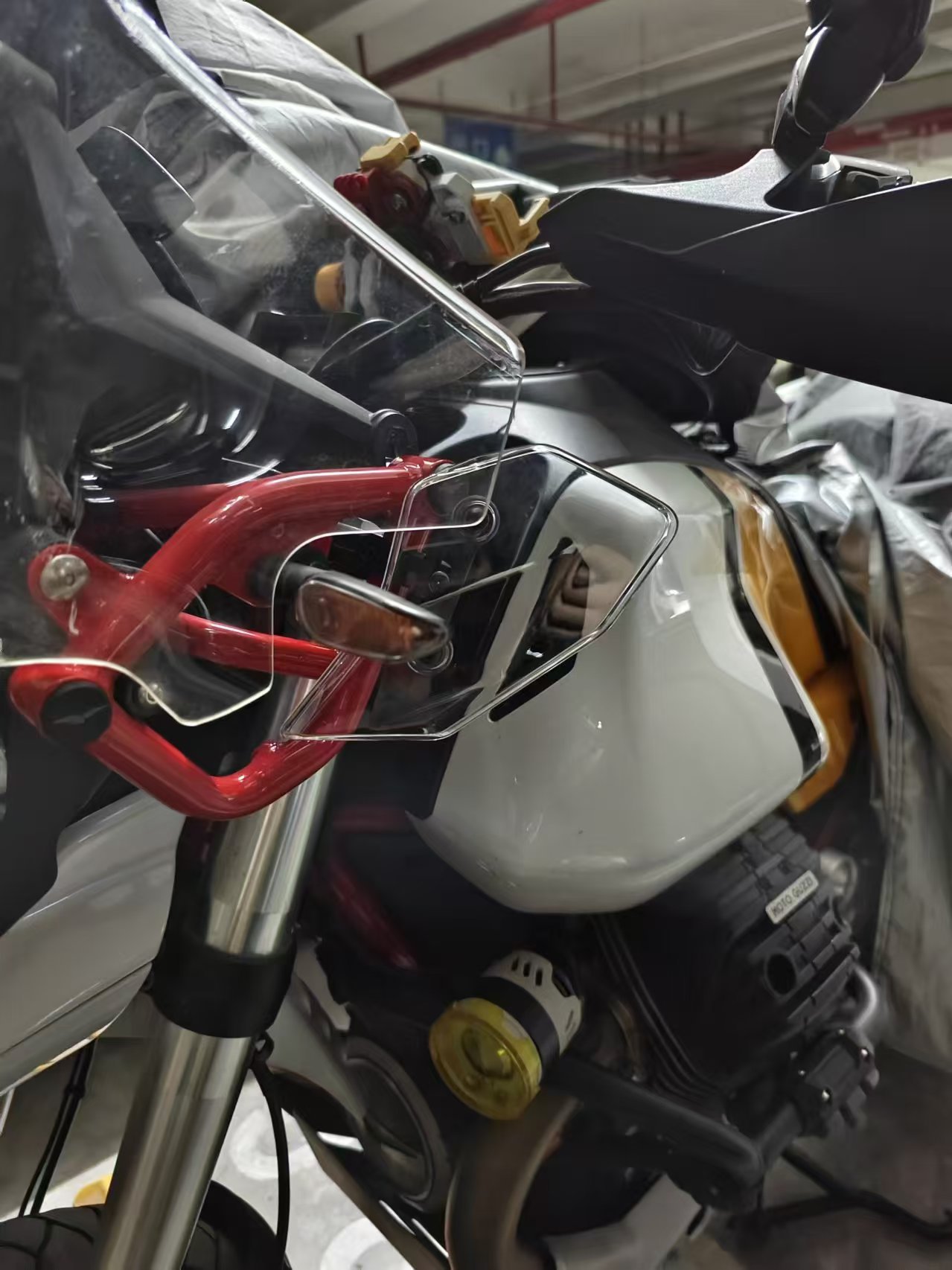 Motorcycle Spoiler Side Windshield Suitable for Moto Guzzi V85Tt 2019-2025