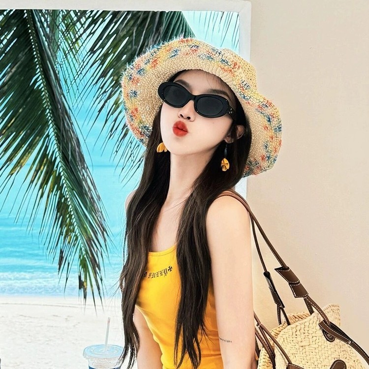 Sombrero de paja de tejido de color para mujeres 2024 nuevo verano Sanya vacaciones de playa sombrero de sombrero de protección solar para mostrar la cara sombrero pequeño