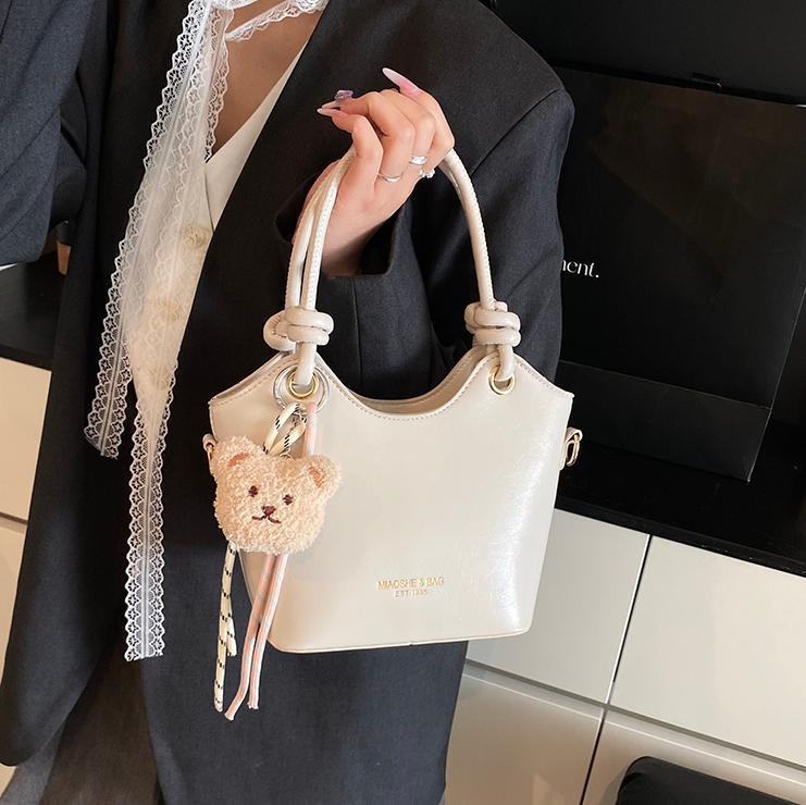 Popular ultra caliente bolso de cubo de mano para mujeres 2025 nuevo nicho Zhong universal bolso de viaje casual simple mochila de hombro