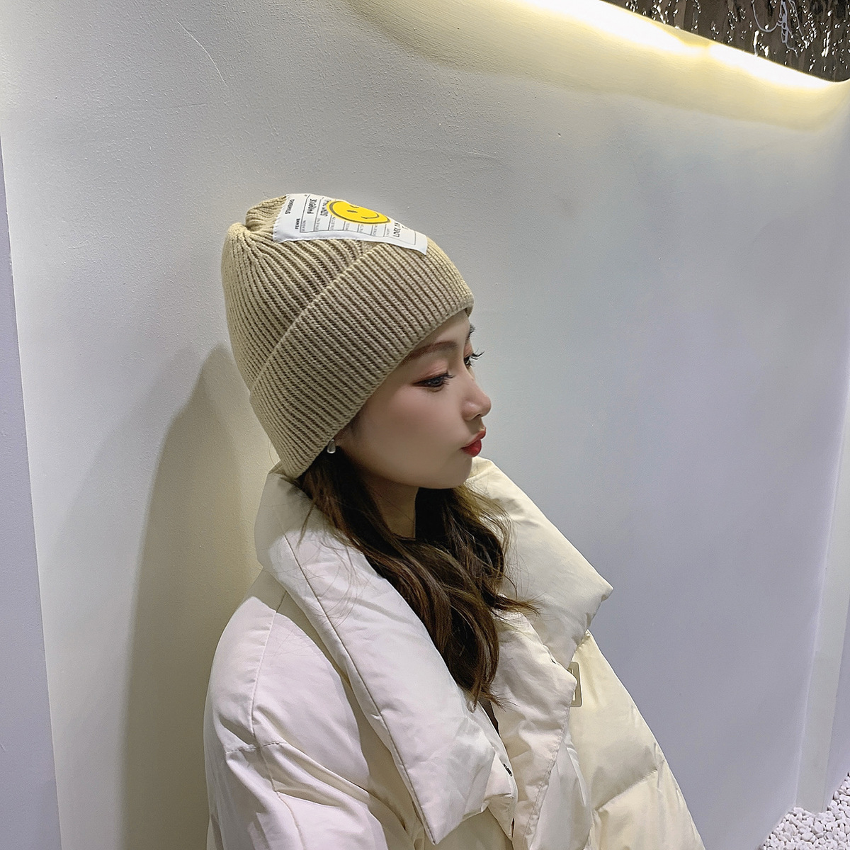 Korean Style Smiley Face Cloth Label Warm Knitted Hat Wholesale Nihaojewelry display picture 13