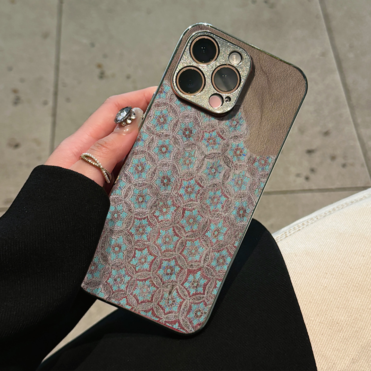 Patrón retro para Apple 16 Promax temperamento estético de moda femenina caso de teléfono iPhone 15 chapado