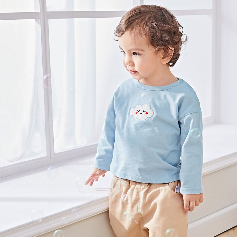 赤ちゃんの春と秋のtシャツの長袖の純綿はかわいいです。
