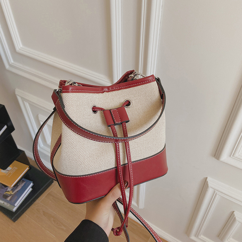 Bolso tote tipo cubo de lona con bloques de color para mujer, nuevo modelo de comercio exterior, bolso de hombro cruzado con cordón texturizado estilo moda urbana.