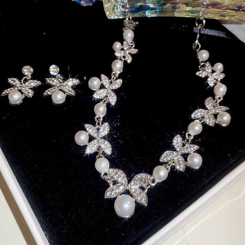 Collar de aretes cuadrados con incrustaciones de diamantes de dos piezas de moda, lujo ligero, collar de alta gama, temperamento exquisito, conjunto de joyas de todo fósforo