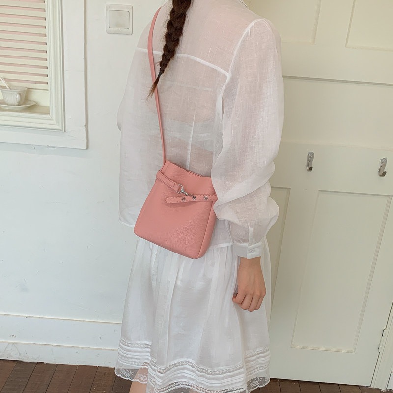 Diseño de nicho de moda nuevo bolso de hombro universal coreano mini 2026 bolso inclinado de verano para mujeres cubo de agua de teléfono móvil