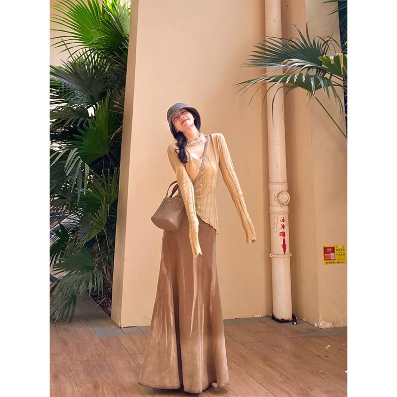 卡其色不规则设计感线条针织衫渐变伞裙套装女秋冬季高级感一整套