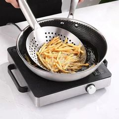 Stainless steel oil drum strainer, thickened large colander with non-slip handle, fish-shaped skimmer, perforated large ladle and soup spoon, and airtight oil container.