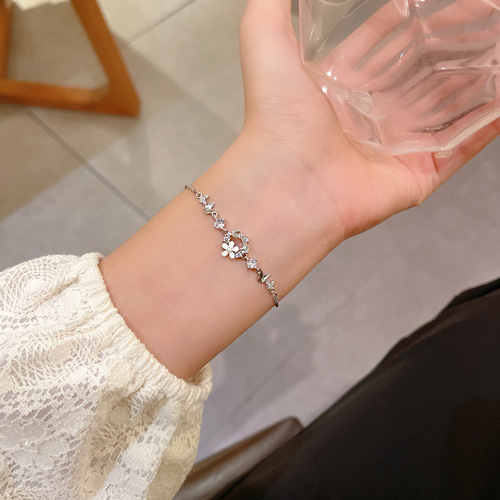 Light luxury niche ins style flower bracelet for women high-end design pull-out zircon butterfly bracelet jewelry wholesale
