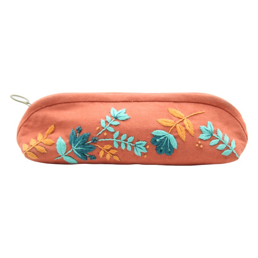 Bolso de lápices de flores tridimensional simple Lu bordado pequeño bolso de papelería fresca bolso de material de bricolaje bordado a mano bolso de lápices para niños