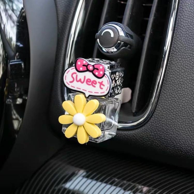 Botella de perfume para automóviles botella vacía auto-agregación aire acondicionado ventilador de salida perfume para automóviles perfume ligero caricatura mujer