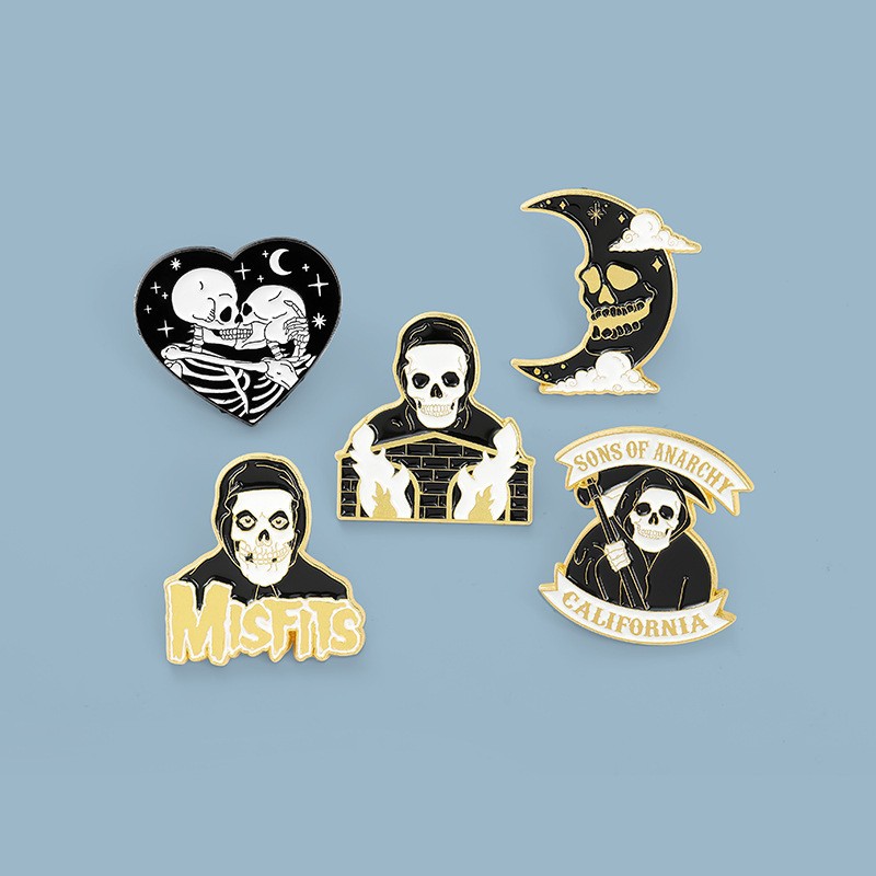 Anime two -dimensional character image broochey classic skull love…