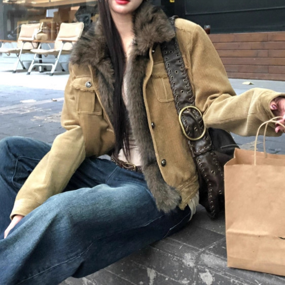 European Popular Corduroy Jacket Women's Winter 2025 New Style This Year's Popular Hot Style Super Nice Quilted Top European Popular Corduroy Jacket Women's Winter 2025 New Style This Year's Popular Hot Style Super Nice Quilted Top