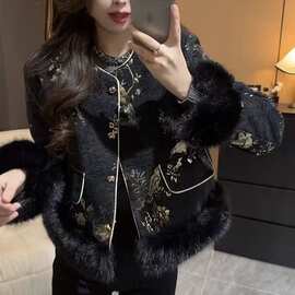 2025新款复古立领盘扣刺绣印花毛毛拼接加棉新中式国风外套女冬季