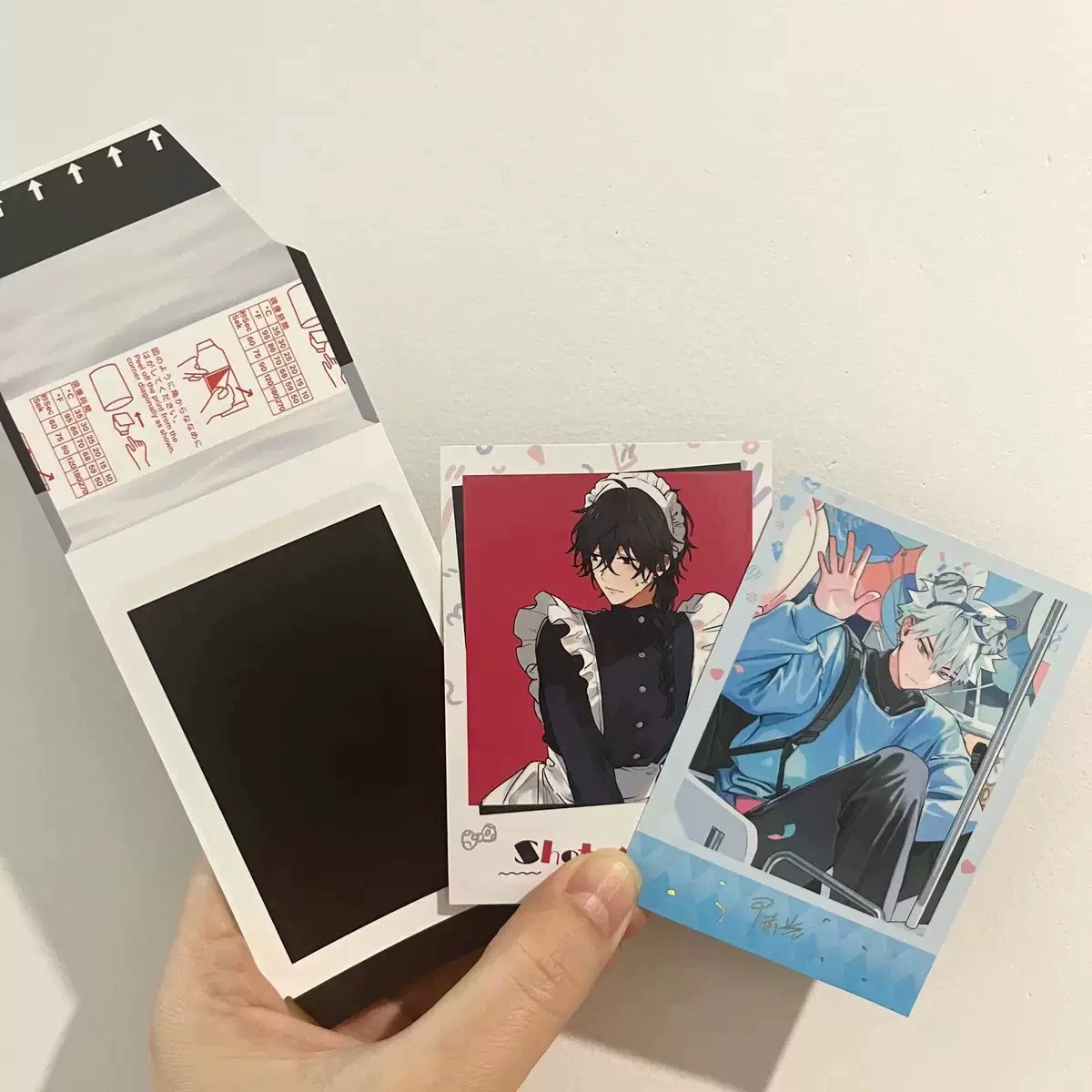 Используйте фотографии, чтобы создать подделку знаменитости для предварительного просмотра, пленки-наклейки Полароид, карточки музыки с разрывной упаковкой, стиль ins