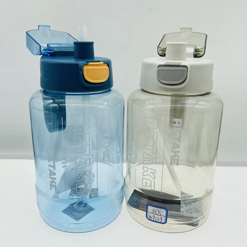 Yichang fábrica al por mayor de gran capacidad deportes agua taza los hombres y las mujeres fitness verano 2000ml paja plástico portátil hervidor