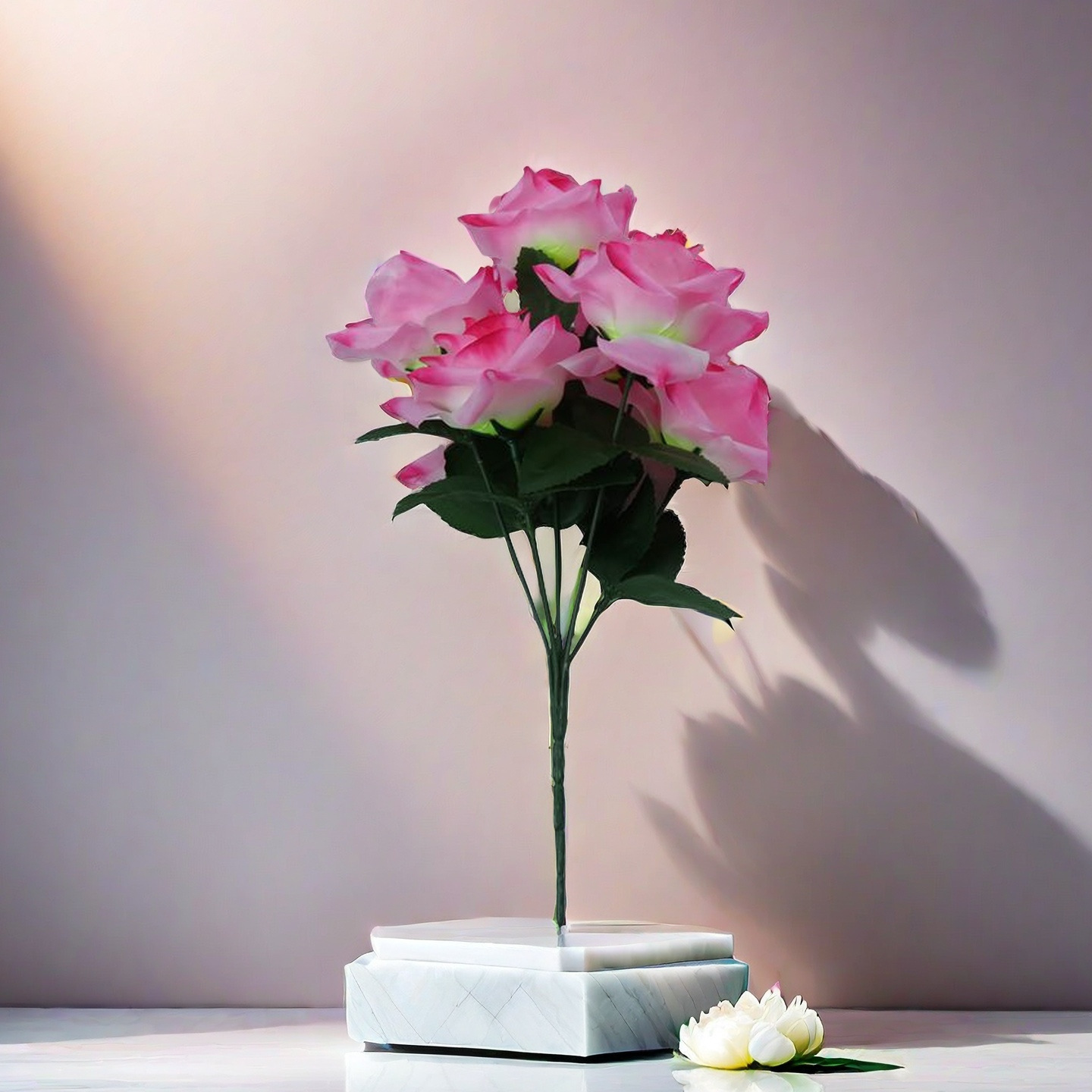 Fábrica de origen soporte de imitación personalizada gran precio al por mayor 7 flores de decoración de flores de rosa de borde