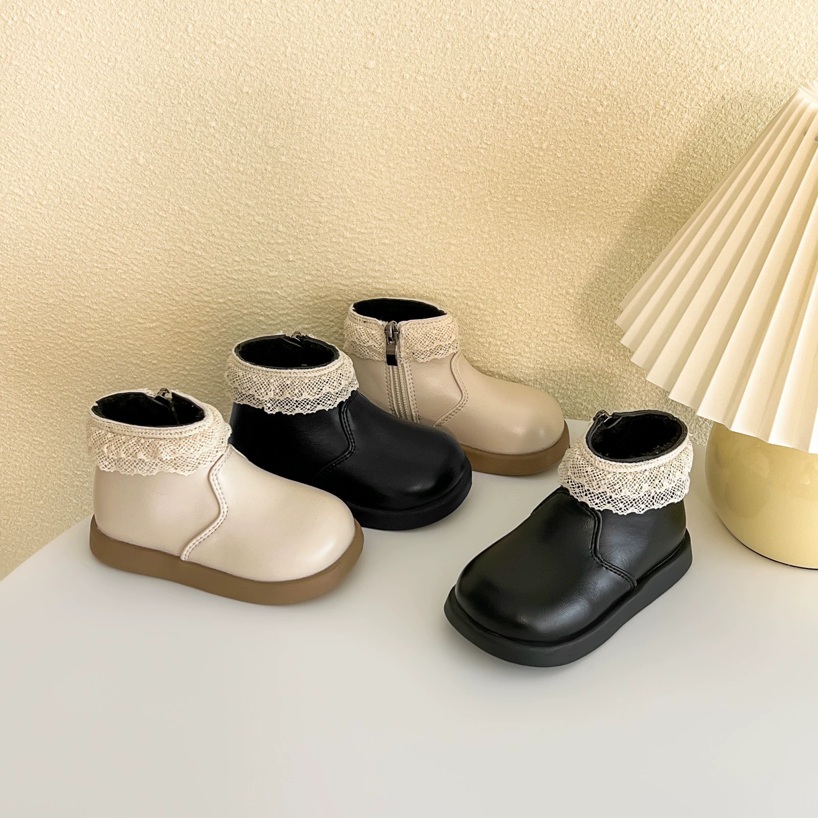 Детская обувь для девочек 2024 осенние кружевные сапоги мягкая подошва нескользящие детские сапоги маленький мальчик кожаные сапоги принцесса Мартин сапоги