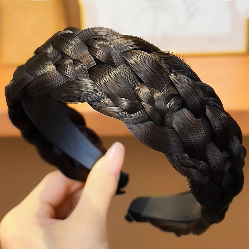 かつらのカチューシャを広げて、六つのつまみを厚くします。|undefined