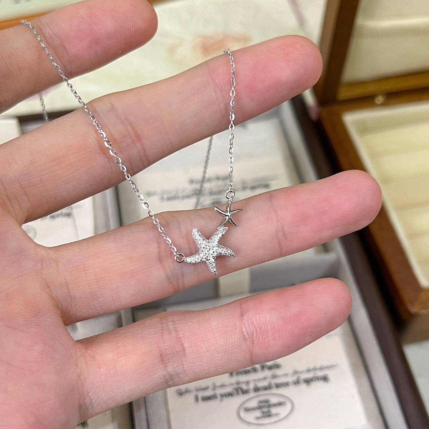 S925 Sterling Silver Starfish Necklace with Full Diamond Inlay for Women, Light Luxury Niche Beach Accessory, Suitable for Daily Wear, Summer Vacation Style Choker