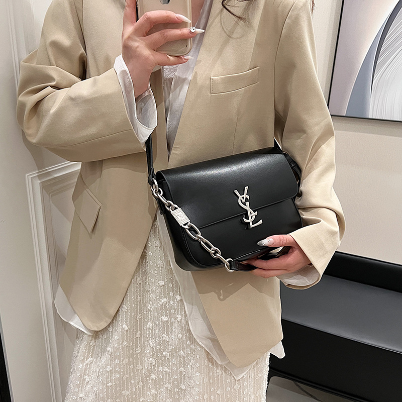 Nicho de diseño ligero y lujoso bolso de braza para mujeres 2024 nuevo estilo bolso de moda universal bolso de cadena de hombro