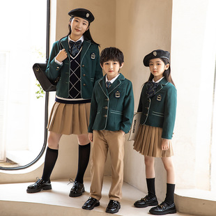 �׃��@�@�����bС�W��Ӣ���L�Gɫ���b���У����Ů�����ݷ��ļ���