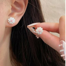 小清新甜美白色栀子花耳钉少女心小巧简约气质百搭通勤耳环耳饰品