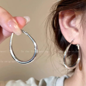 Medieval estilo europeo y americano pendientes franceses lujosos pendientes únicos 2026 nuevo estilo explosivo nicho de diseño sensación de pendientes para mujeres