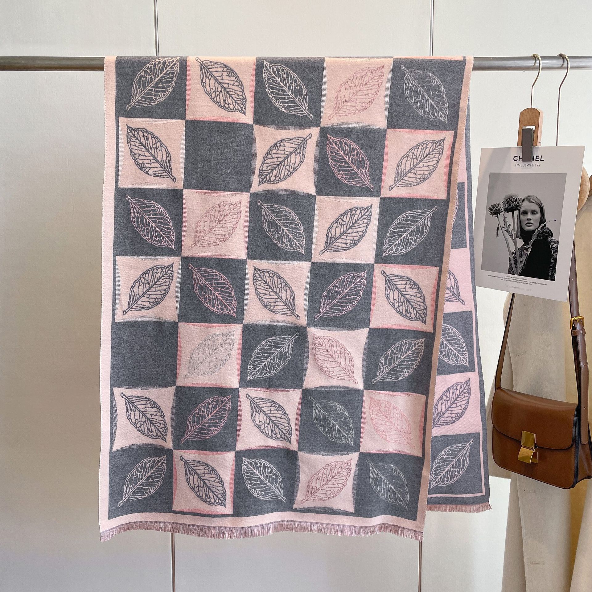 Otoño e invierno largo versátil cálido doble uso chal grande color a juego hojas Plaid doble cara engrosada bufanda de Cachemira para las mujeres