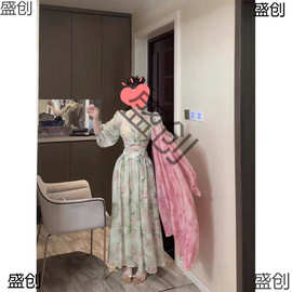 法式漂亮独特交叉领连衣裙甜美套装纯欲碎花夏季v绑带短款长袖上