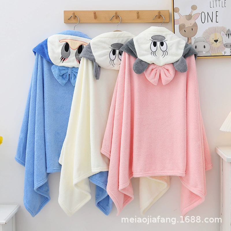 Детское полотенце-пончо из кораллового флиса оптом, серия «Мультфильмы», с капюшоном, мягкое, впитывающее, быстросохнущее, в наличии