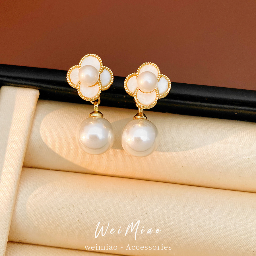 Agujas de plata galvanizadas de oro real de 18 quilates flor de frita perla pendientes de perla temperamento elegante pendientes lujosos de alta calidad pendientes para mujeres