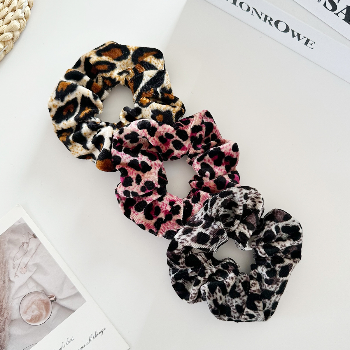 15g Weight Hair Tie Hair Accessories Type 1 Piece Quantity Flannel Material Leopard Pattern Autumn&Winter Season Women's Gender Vintage Style Style Autumn Winter Plaid Velvet Large Elastic Hair Band High Elasticity Hair Tail Hair Band Velvet Hair Accessories 15