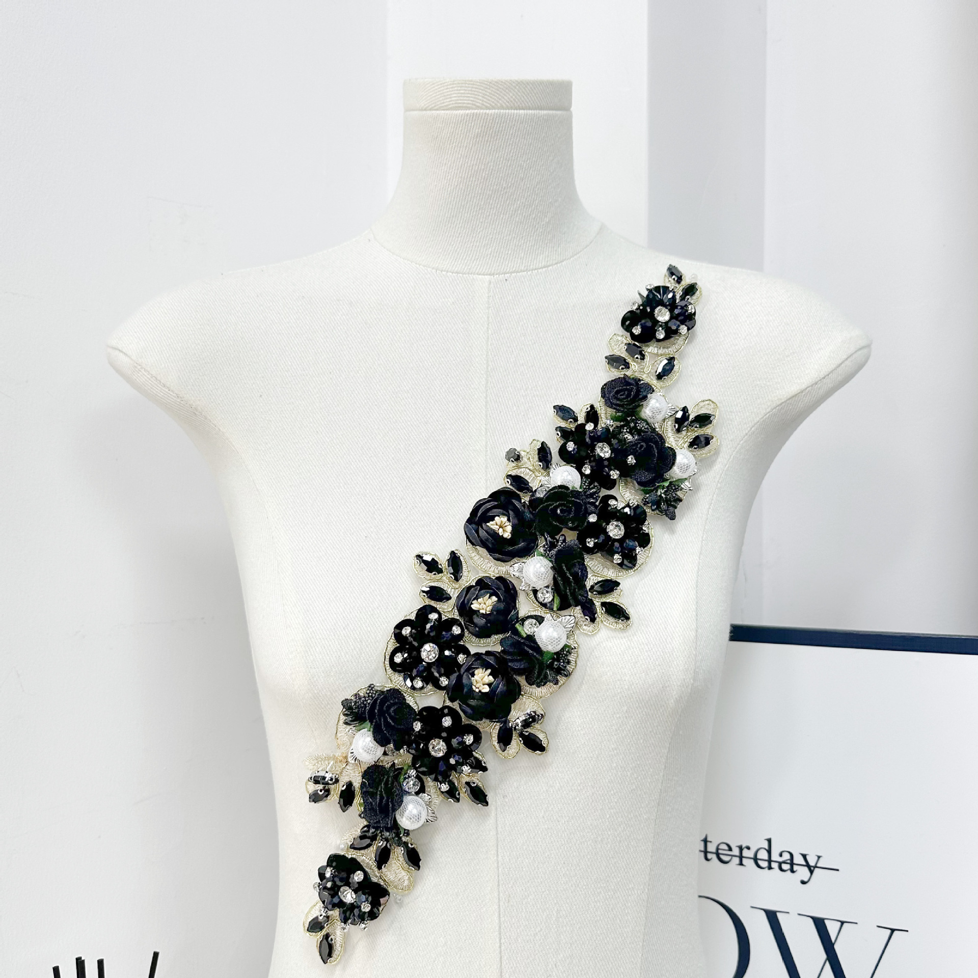 accesorios de ropa bolsas sombreros DIY decoración cuentas bordadas piezas de clavos manuales cuentas sequillas vestido de boda encaje vidrio pegatinas