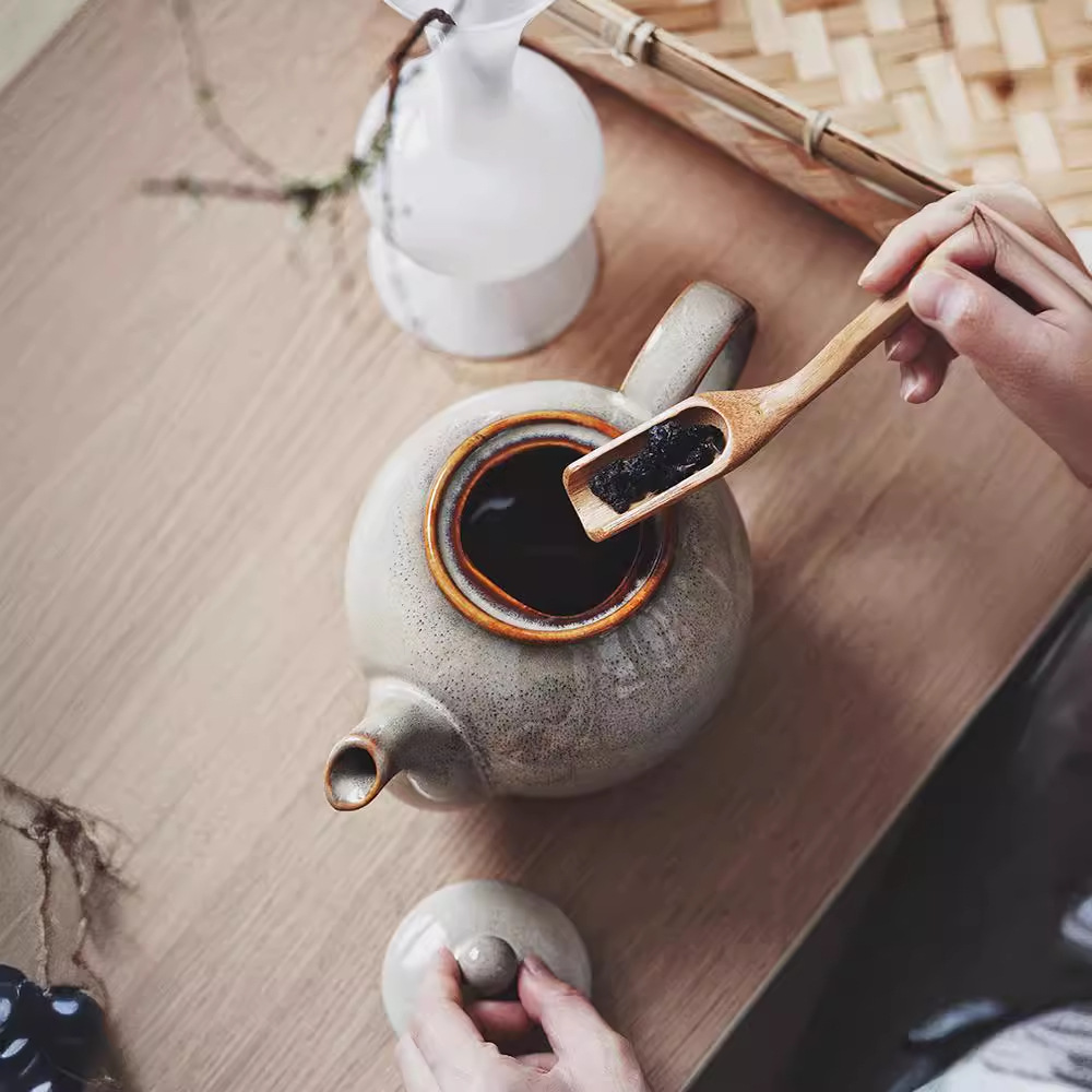 Tetera de cerámica europea creativa tetera de té de la tarde tetera de té de kung fu doméstica tetera de té de alta temperatura tetera de agua redonda de color