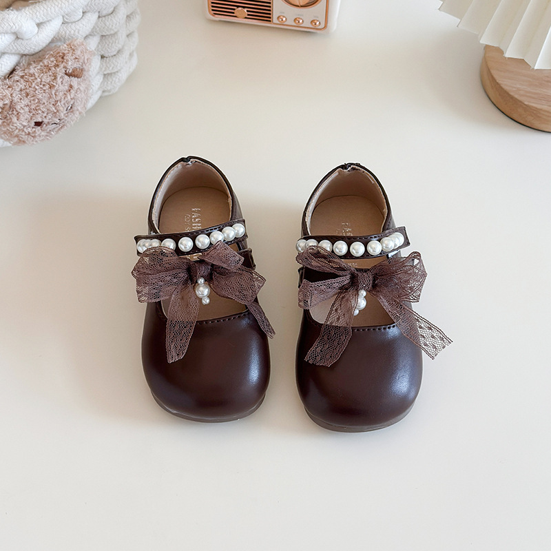 Zapatos de princesa de niñas 2026 primavera y otoño nuevos zapatos de cuero de perlas de arco de niñas zapatos de baile de niños