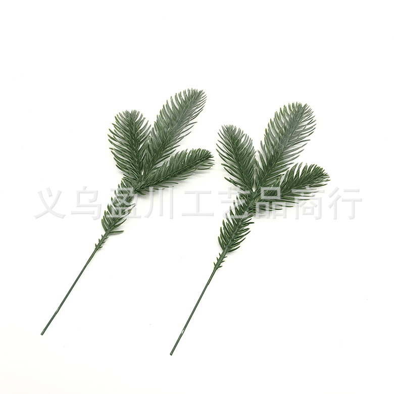 Simulated pine needles
